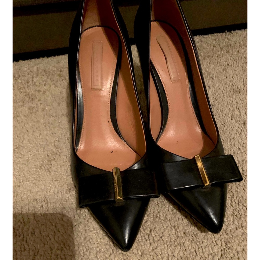 Authentic leather Hugo Boss pumps. Amazing!!!